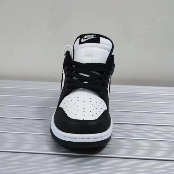 ๐ Nike Dunk Low Panda - Picture 3 of 5